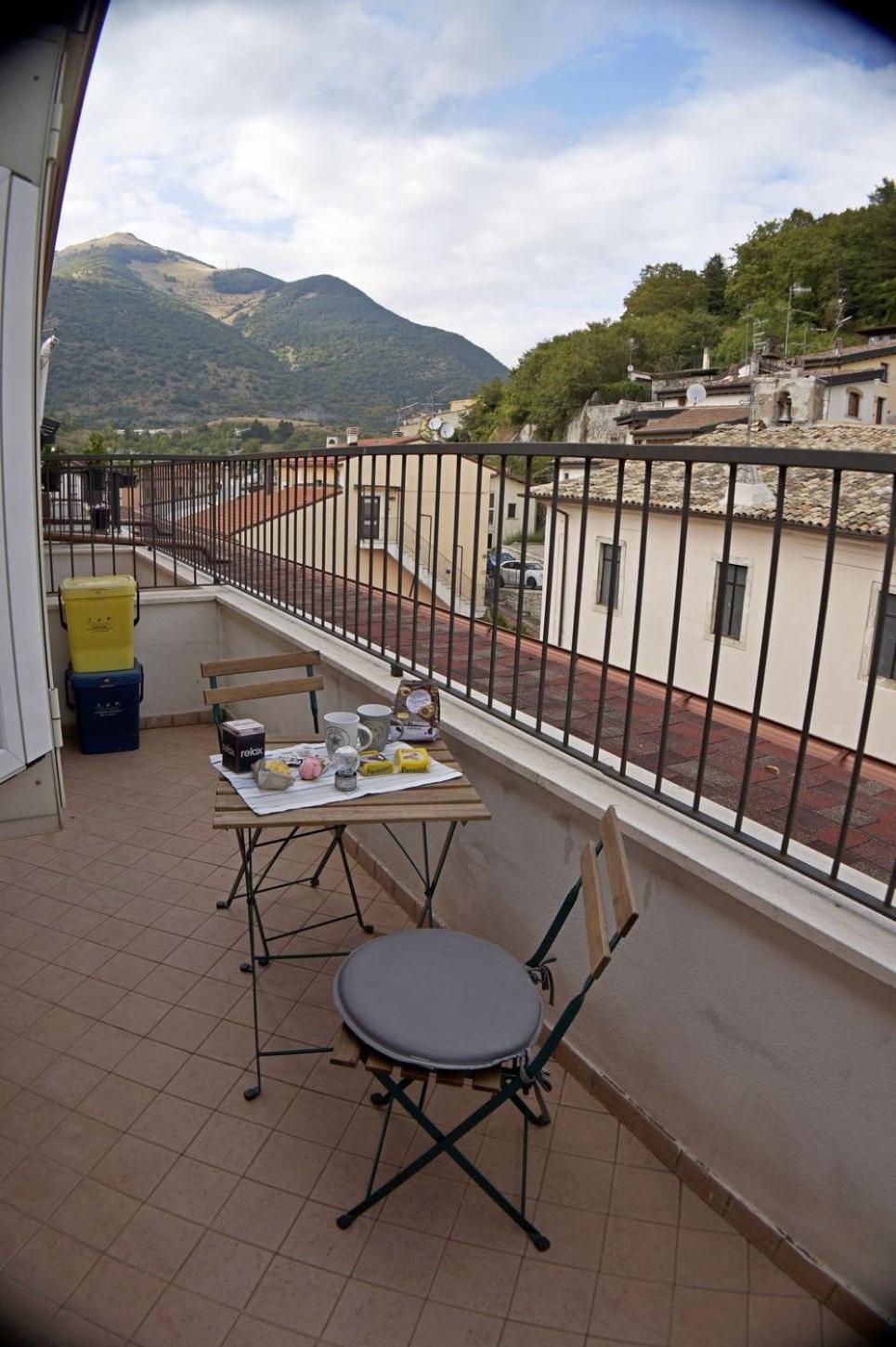 Casa Vacanze Donna Lucia Castel Di Sangro Exterior foto