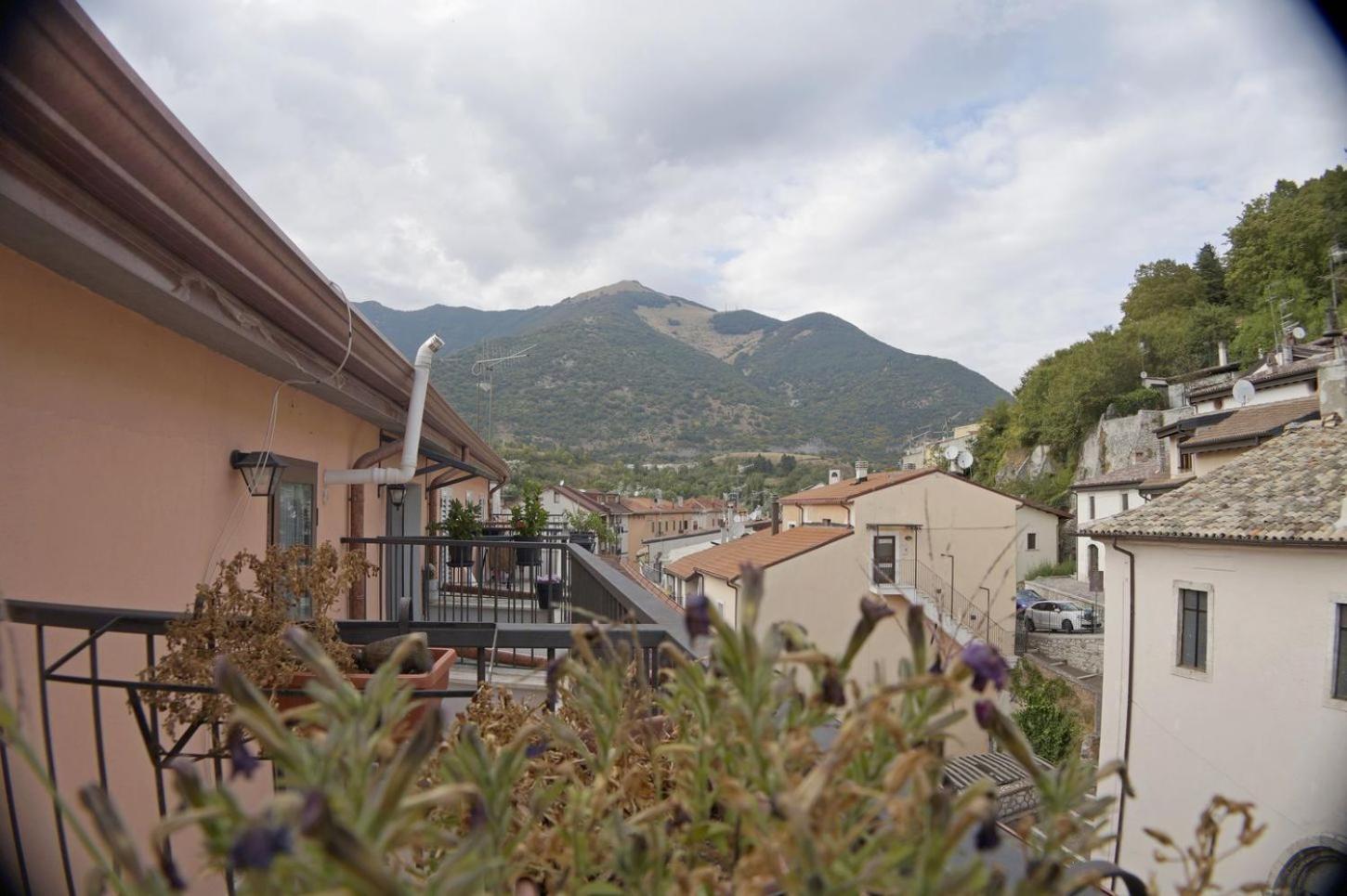 Casa Vacanze Donna Lucia Castel Di Sangro Exterior foto